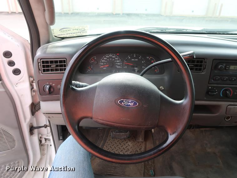 image for item DF2250 2003 Ford F250 Super Duty pickup truck