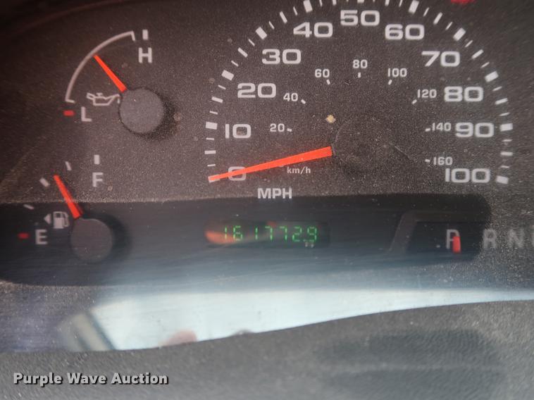 image for item DF2250 2003 Ford F250 Super Duty pickup truck