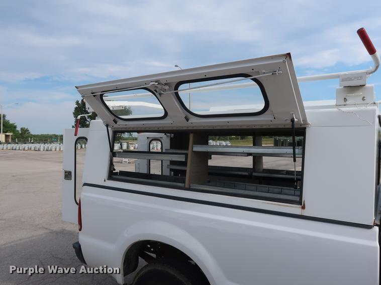 image for item DF2250 2003 Ford F250 Super Duty pickup truck