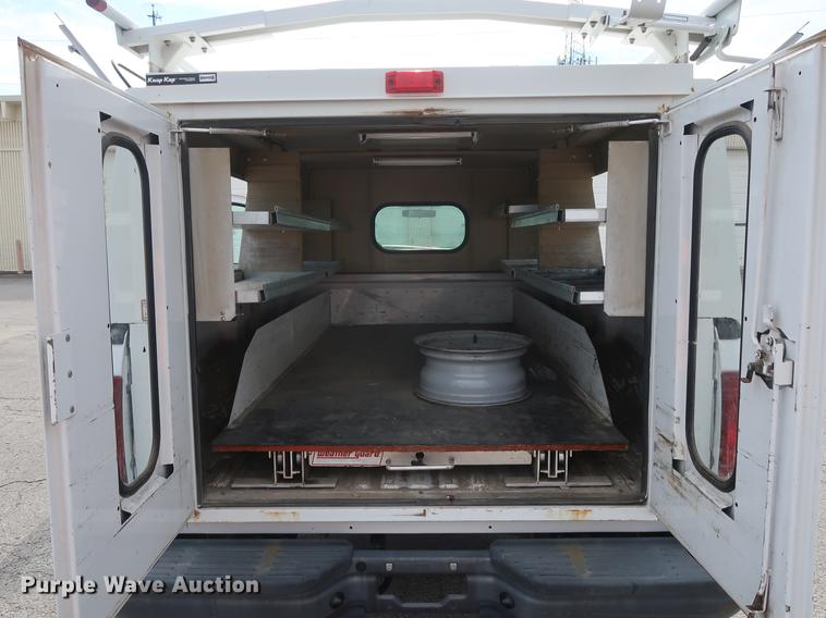 image for item DF2250 2003 Ford F250 Super Duty pickup truck