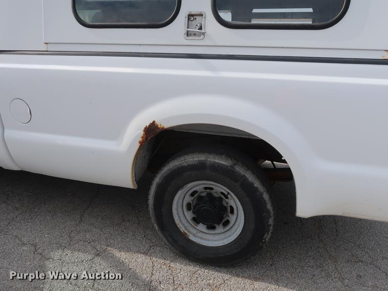 image for item DF2250 2003 Ford F250 Super Duty pickup truck