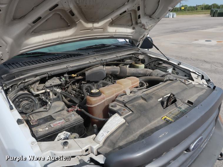 image for item DF2250 2003 Ford F250 Super Duty pickup truck