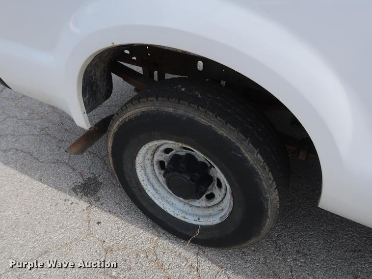 image for item DF2250 2003 Ford F250 Super Duty pickup truck