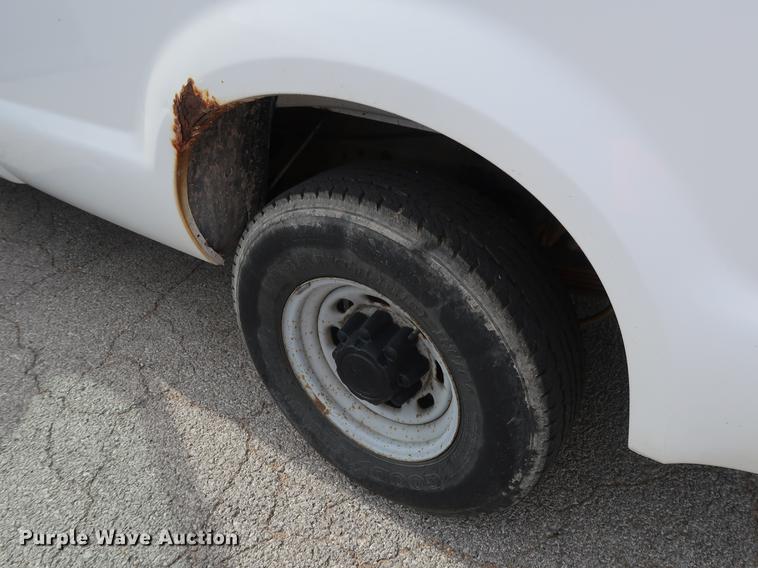 image for item DF2250 2003 Ford F250 Super Duty pickup truck