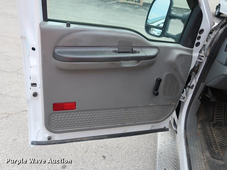 image for item DF2260 2004 Ford F250  Super Duty XL pickup truck