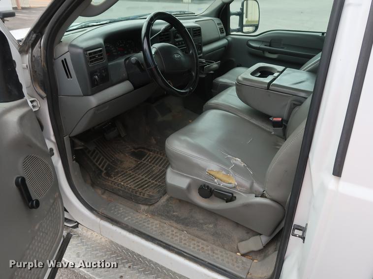 image for item DF2260 2004 Ford F250  Super Duty XL pickup truck