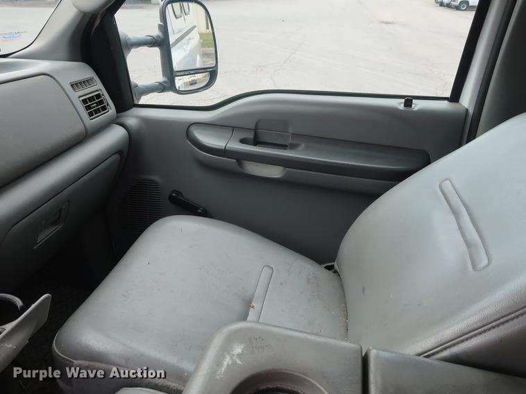 image for item DF2260 2004 Ford F250  Super Duty XL pickup truck