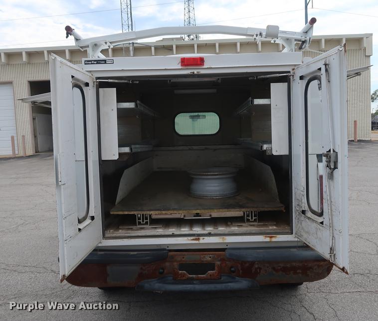 image for item DF2260 2004 Ford F250  Super Duty XL pickup truck