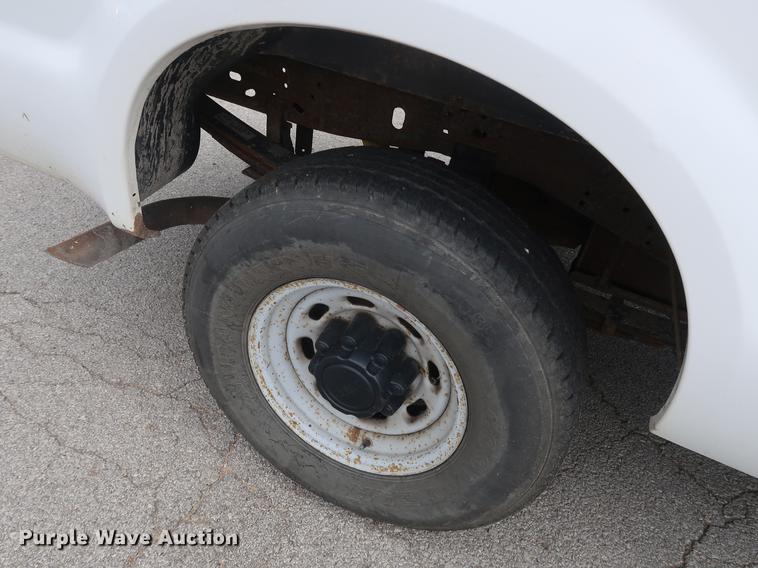 image for item DF2260 2004 Ford F250  Super Duty XL pickup truck