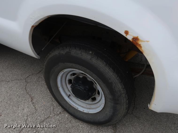 image for item DF2260 2004 Ford F250  Super Duty XL pickup truck