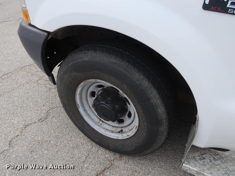 image for item DF2260 2004 Ford F250  Super Duty XL pickup truck