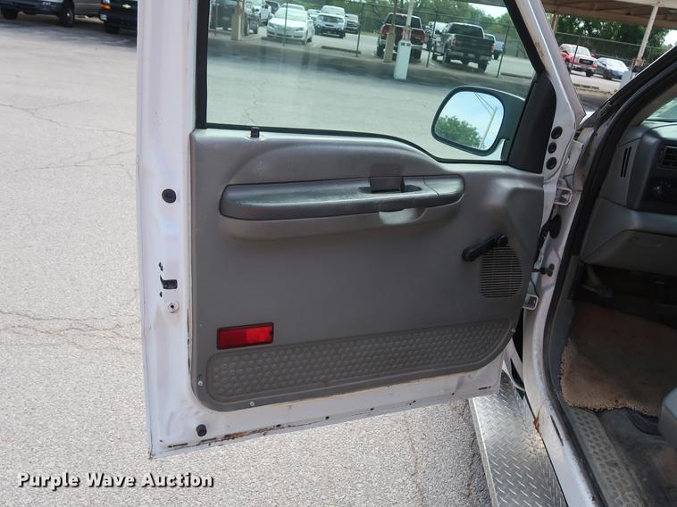 image for item DF2267 2003 Ford F250 Super Duty pickup truck