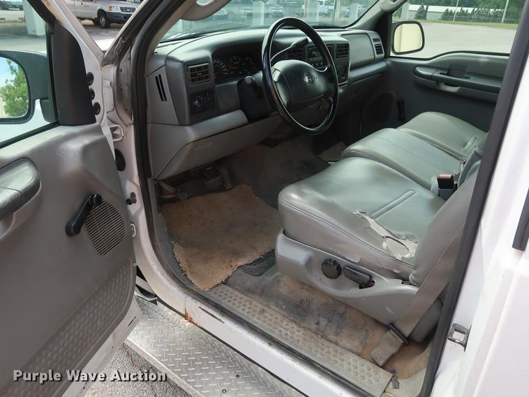 image for item DF2267 2003 Ford F250 Super Duty pickup truck