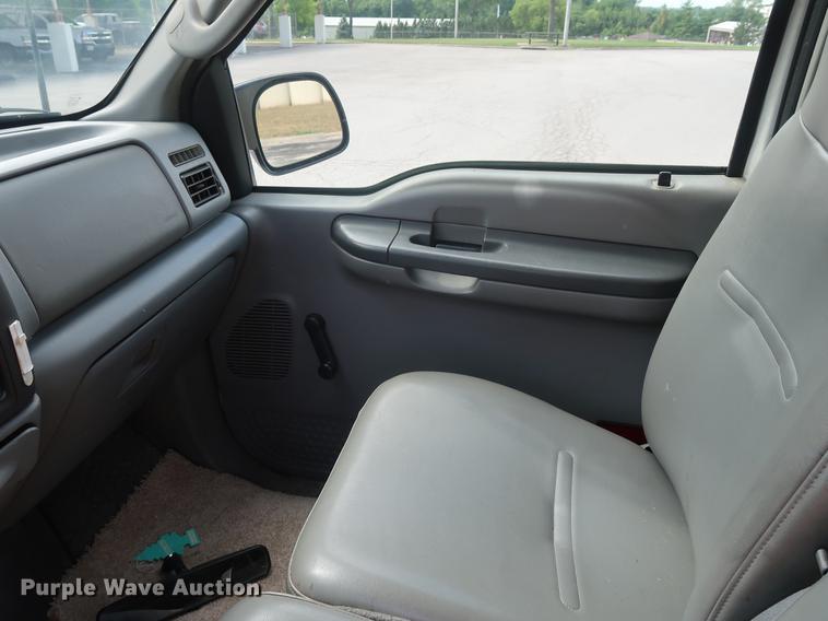 image for item DF2267 2003 Ford F250 Super Duty pickup truck