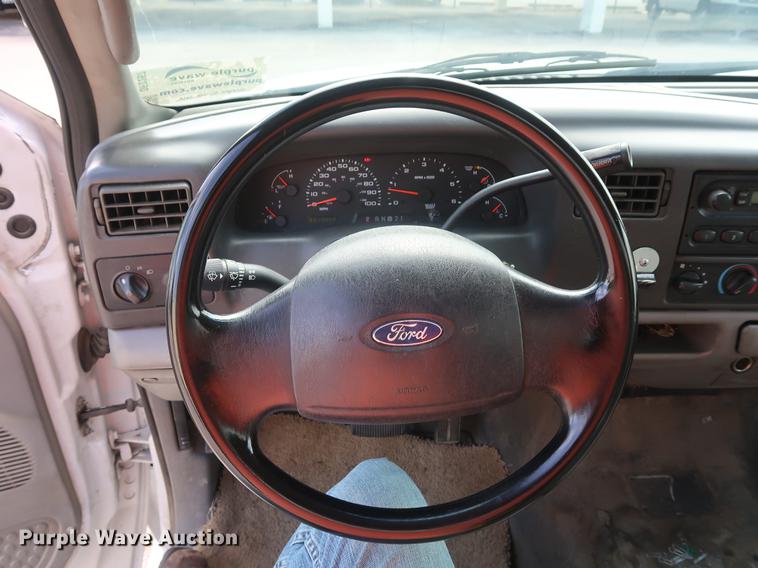 image for item DF2267 2003 Ford F250 Super Duty pickup truck