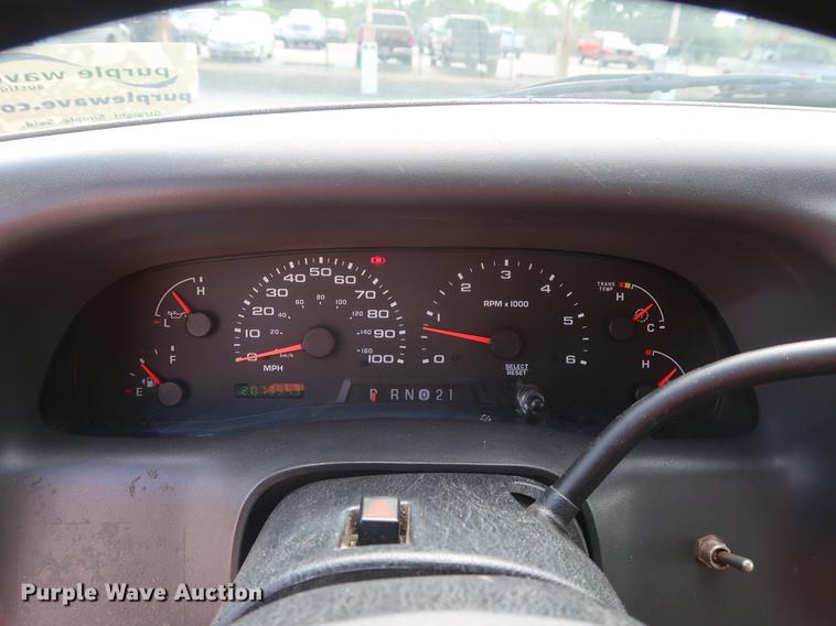 image for item DF2267 2003 Ford F250 Super Duty pickup truck