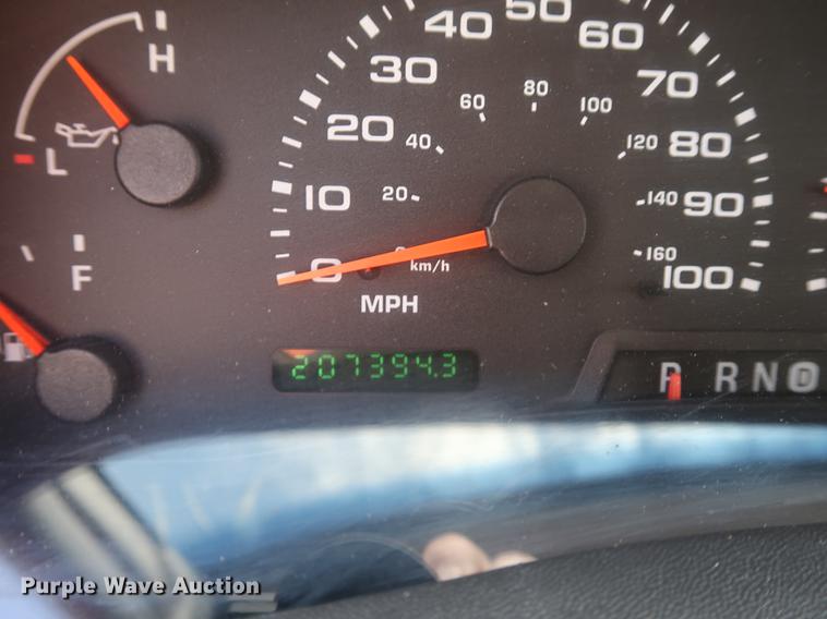 image for item DF2267 2003 Ford F250 Super Duty pickup truck