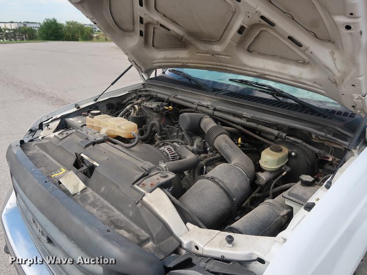 image for item DF2267 2003 Ford F250 Super Duty pickup truck