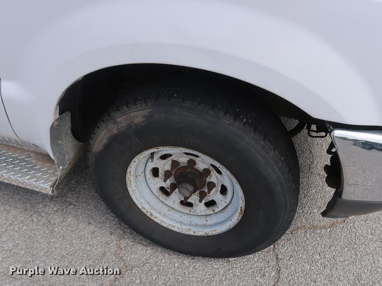 image for item DF2267 2003 Ford F250 Super Duty pickup truck