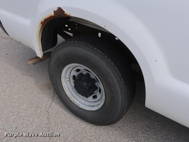 image for item DF2267 2003 Ford F250 Super Duty pickup truck