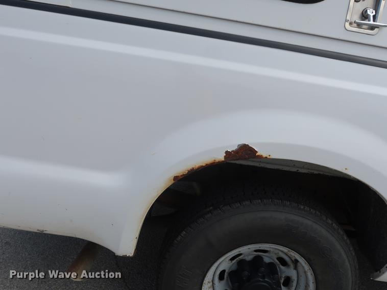 image for item DF2267 2003 Ford F250 Super Duty pickup truck