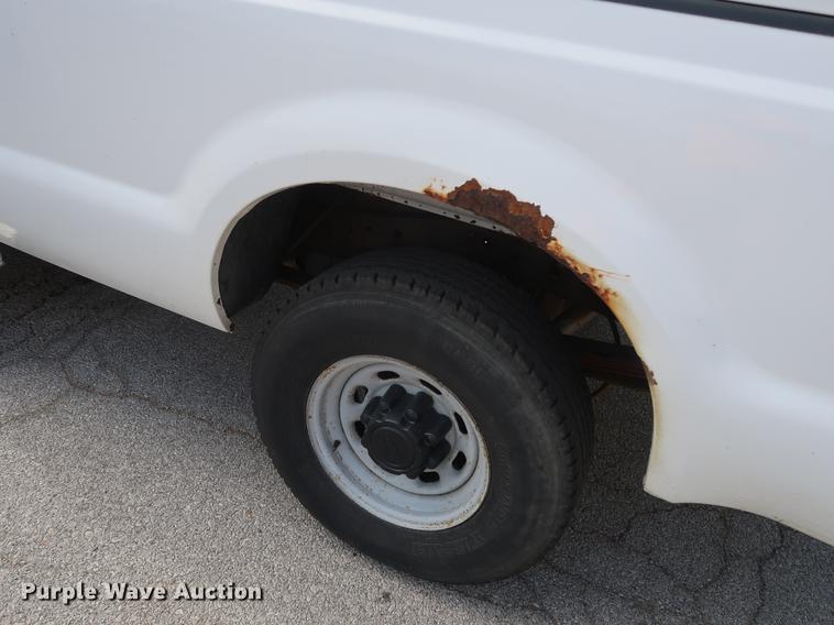 image for item DF2267 2003 Ford F250 Super Duty pickup truck
