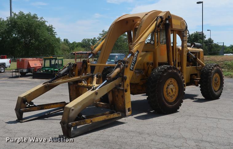 image for item DF2268 1979 Pettibone 204-D carry lift telehandler