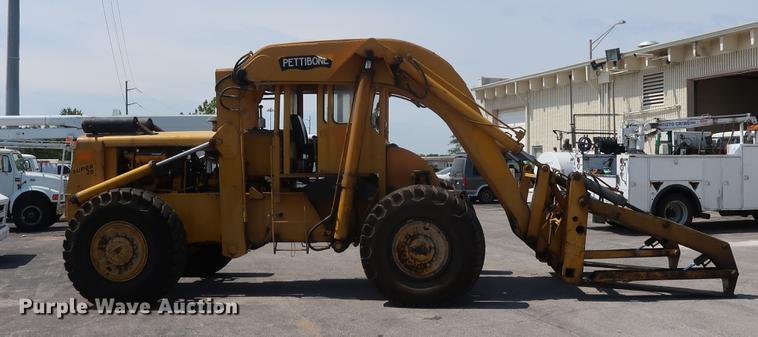 image for item DF2268 1979 Pettibone 204-D carry lift telehandler