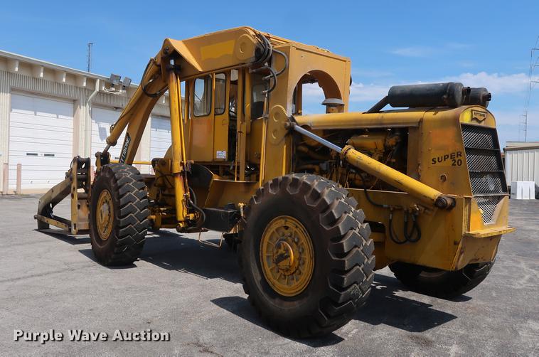 image for item DF2268 1979 Pettibone 204-D carry lift telehandler