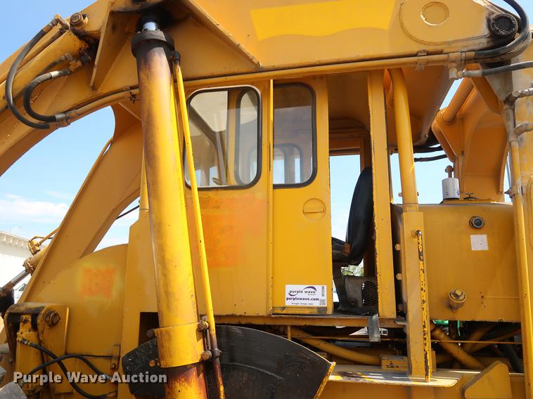 image for item DF2268 1979 Pettibone 204-D carry lift telehandler