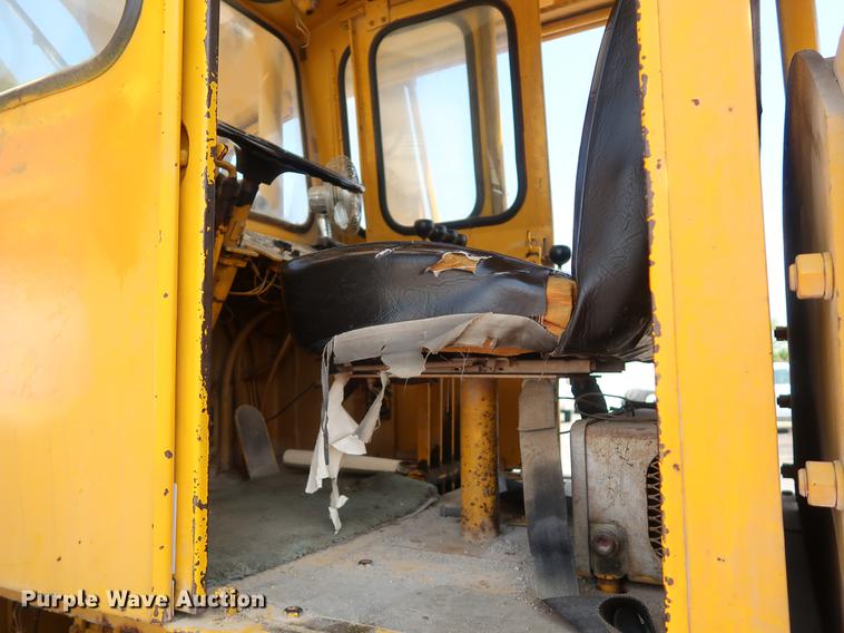 image for item DF2268 1979 Pettibone 204-D carry lift telehandler