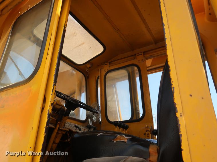 image for item DF2268 1979 Pettibone 204-D carry lift telehandler