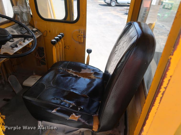 image for item DF2268 1979 Pettibone 204-D carry lift telehandler