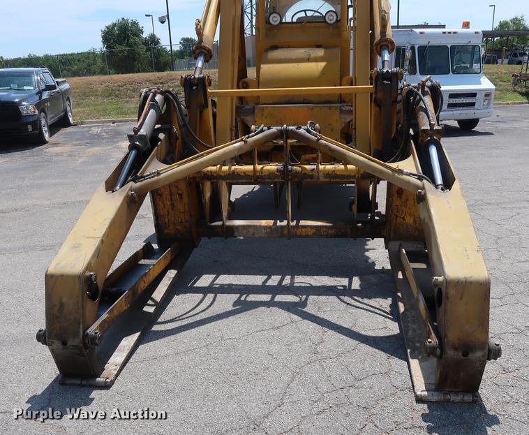 image for item DF2268 1979 Pettibone 204-D carry lift telehandler