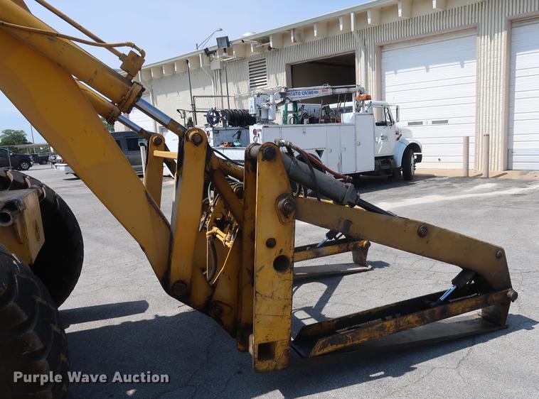 image for item DF2268 1979 Pettibone 204-D carry lift telehandler