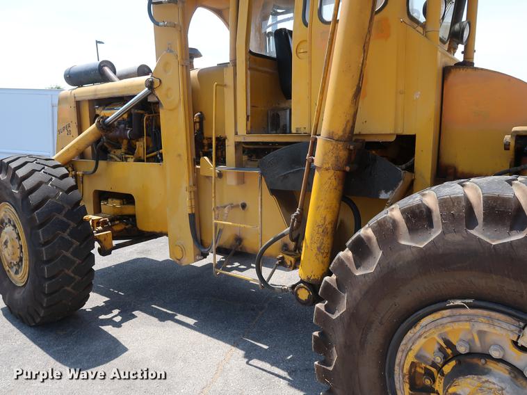 image for item DF2268 1979 Pettibone 204-D carry lift telehandler