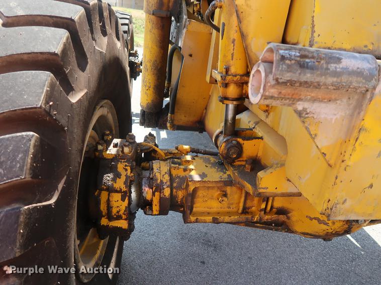 image for item DF2268 1979 Pettibone 204-D carry lift telehandler