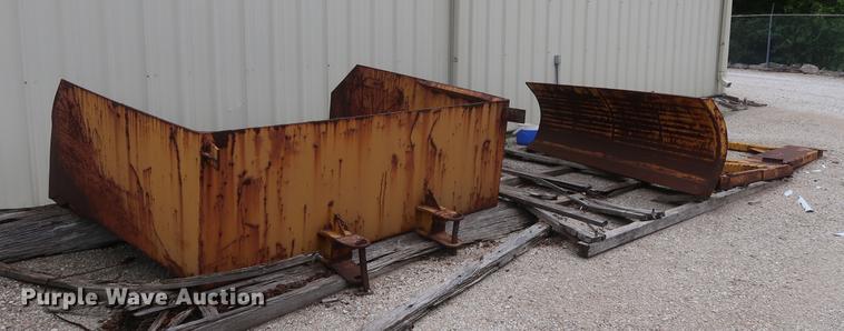 image for item DF2268 1979 Pettibone 204-D carry lift telehandler