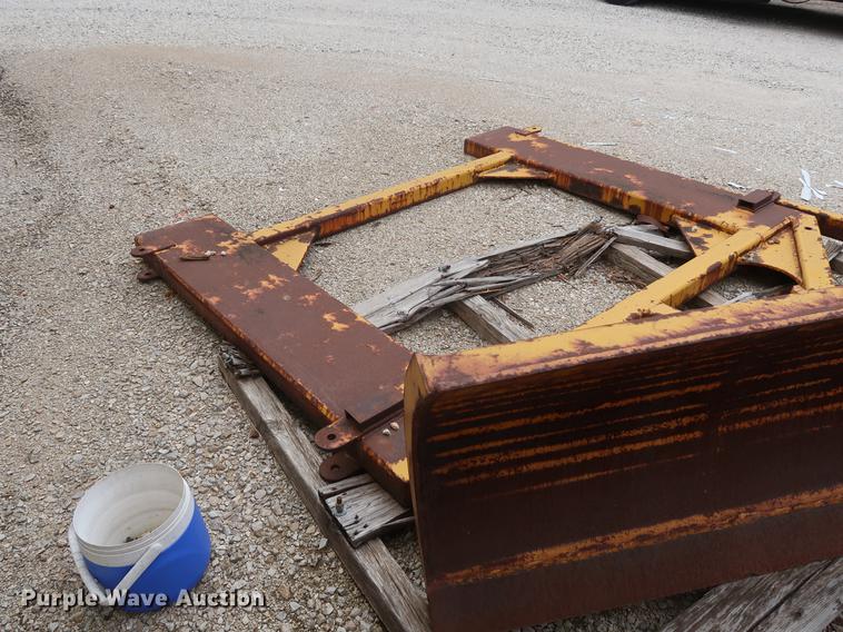 image for item DF2268 1979 Pettibone 204-D carry lift telehandler