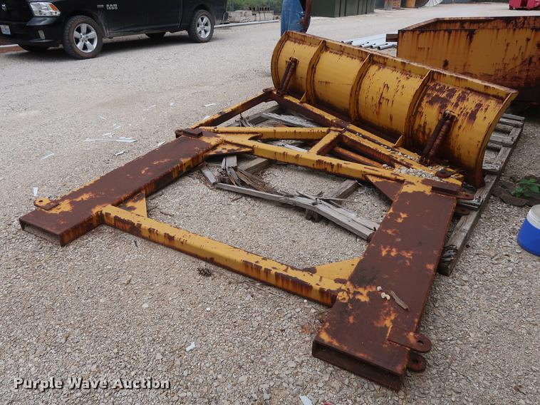 image for item DF2268 1979 Pettibone 204-D carry lift telehandler