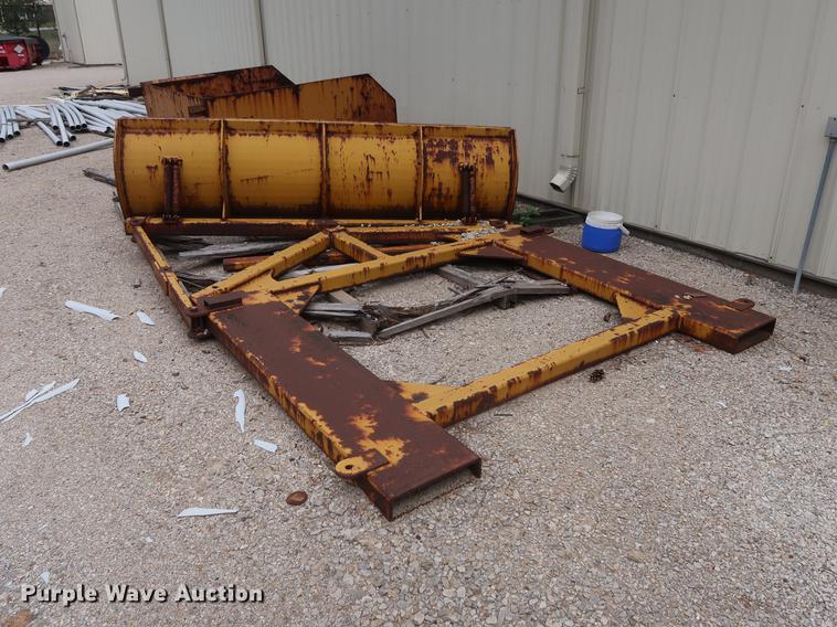 image for item DF2268 1979 Pettibone 204-D carry lift telehandler