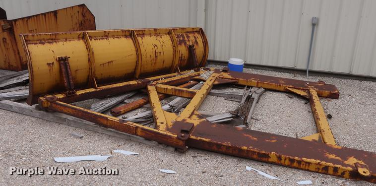 image for item DF2268 1979 Pettibone 204-D carry lift telehandler