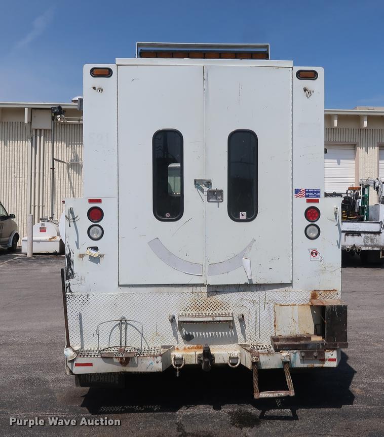 image for item DF2270 2004 International 4400 service truck