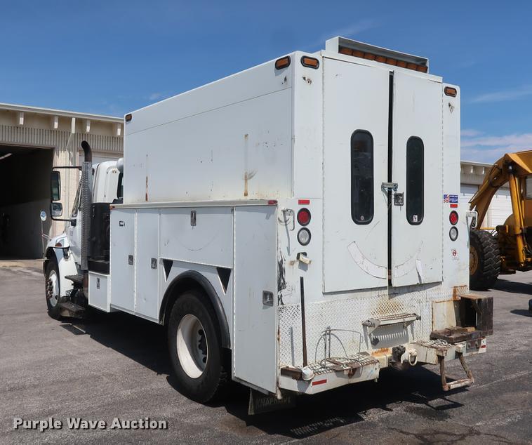 image for item DF2270 2004 International 4400 service truck