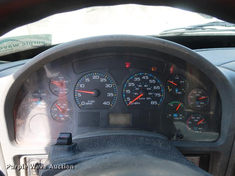 image for item DF2270 2004 International 4400 service truck