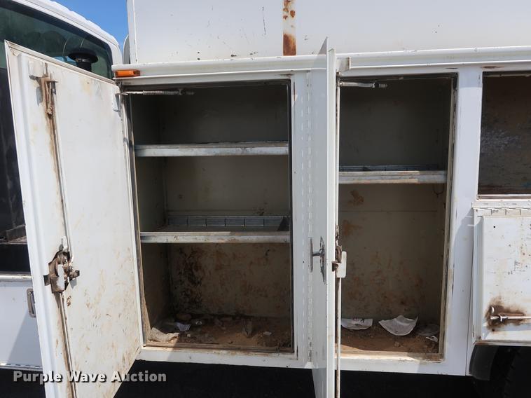 image for item DF2270 2004 International 4400 service truck