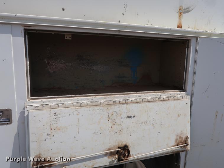 image for item DF2270 2004 International 4400 service truck