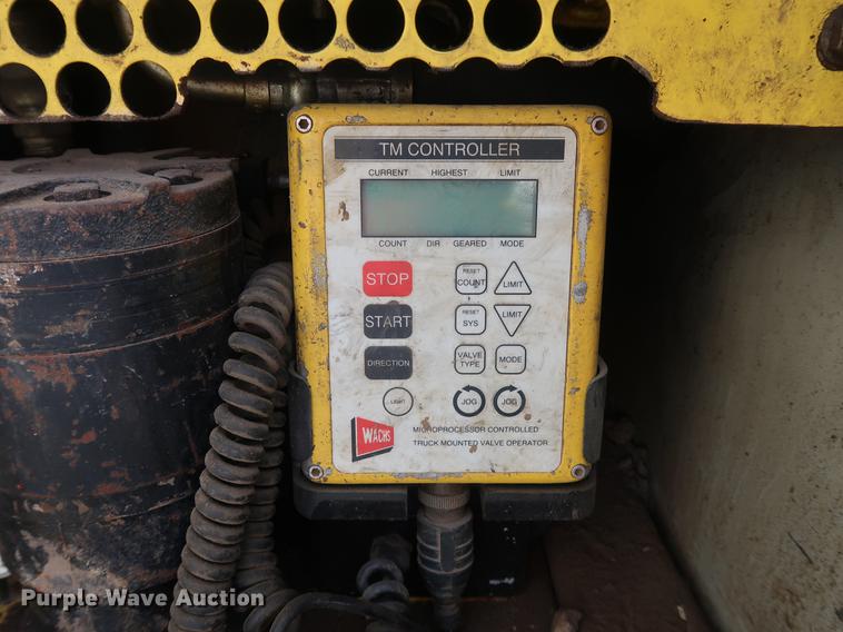 image for item DF2270 2004 International 4400 service truck