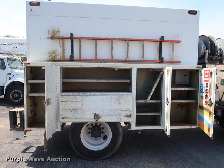 image for item DF2270 2004 International 4400 service truck