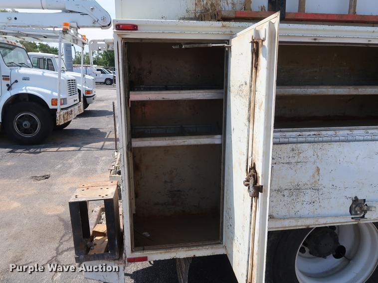 image for item DF2270 2004 International 4400 service truck